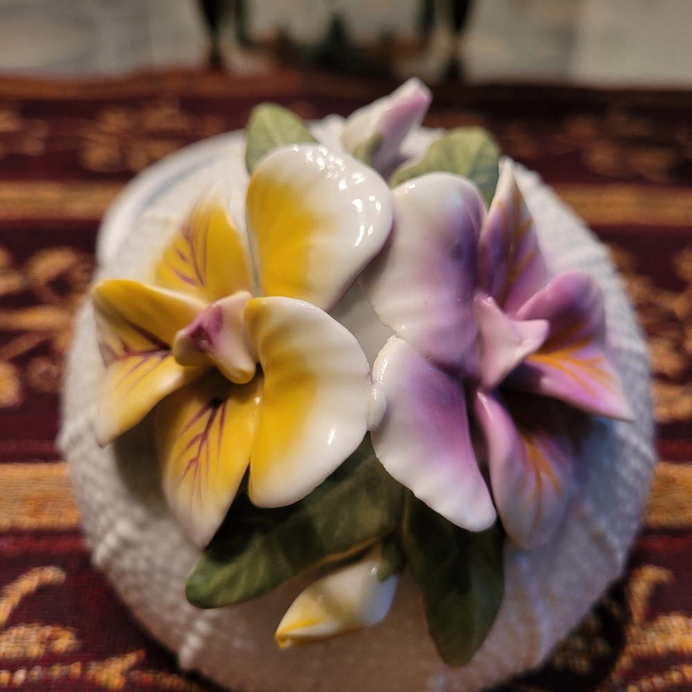 Capodimonte Style Trinket Box. - Picture 3 of 7